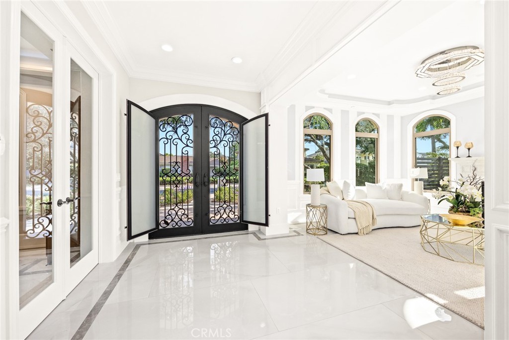 83 W Woodruff Avenue