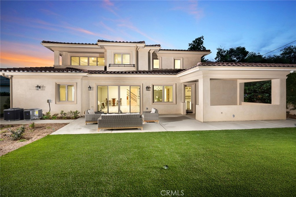 83 W Woodruff Avenue