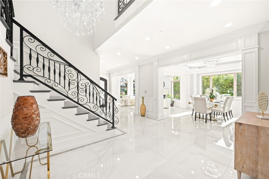 83 W Woodruff Avenue