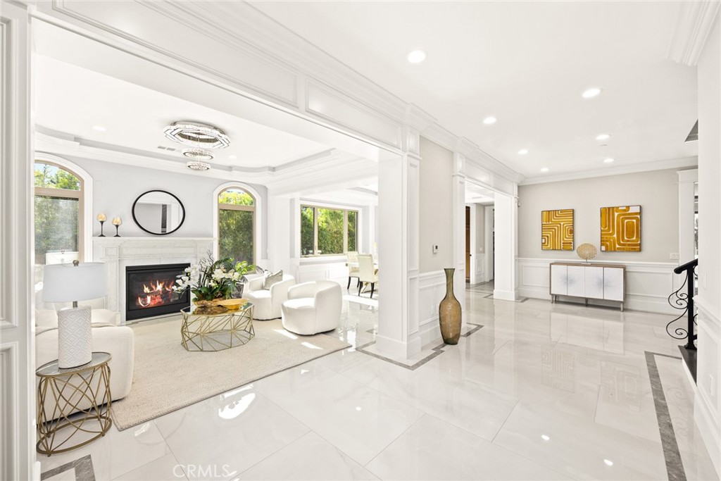 83 W Woodruff Avenue