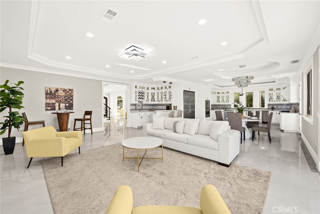 83 W Woodruff Avenue