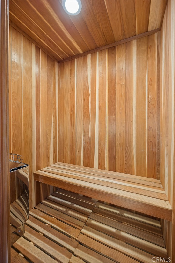 83 W Woodruff Avenue