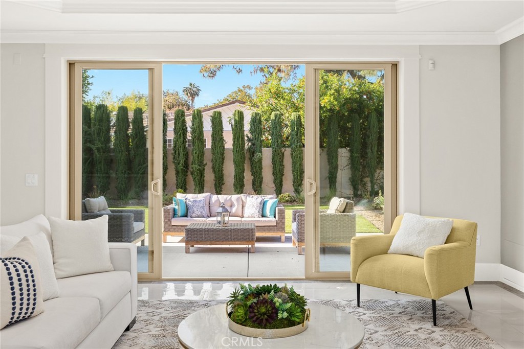 83 W Woodruff Avenue