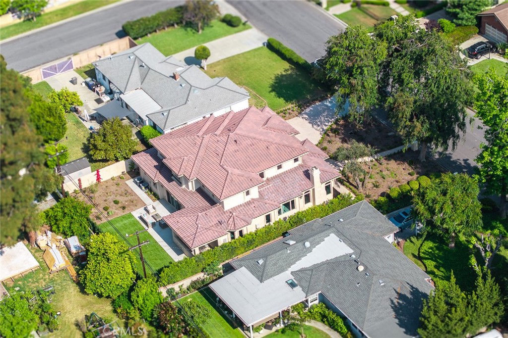 83 W Woodruff Avenue