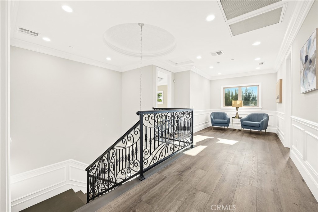 83 W Woodruff Avenue