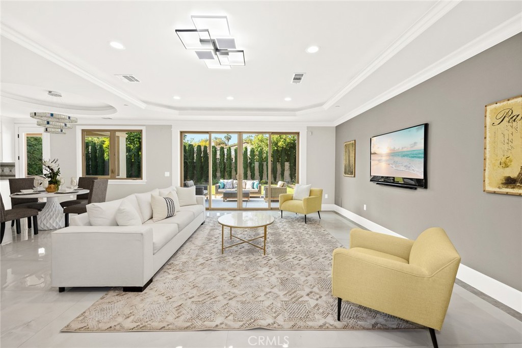 83 W Woodruff Avenue