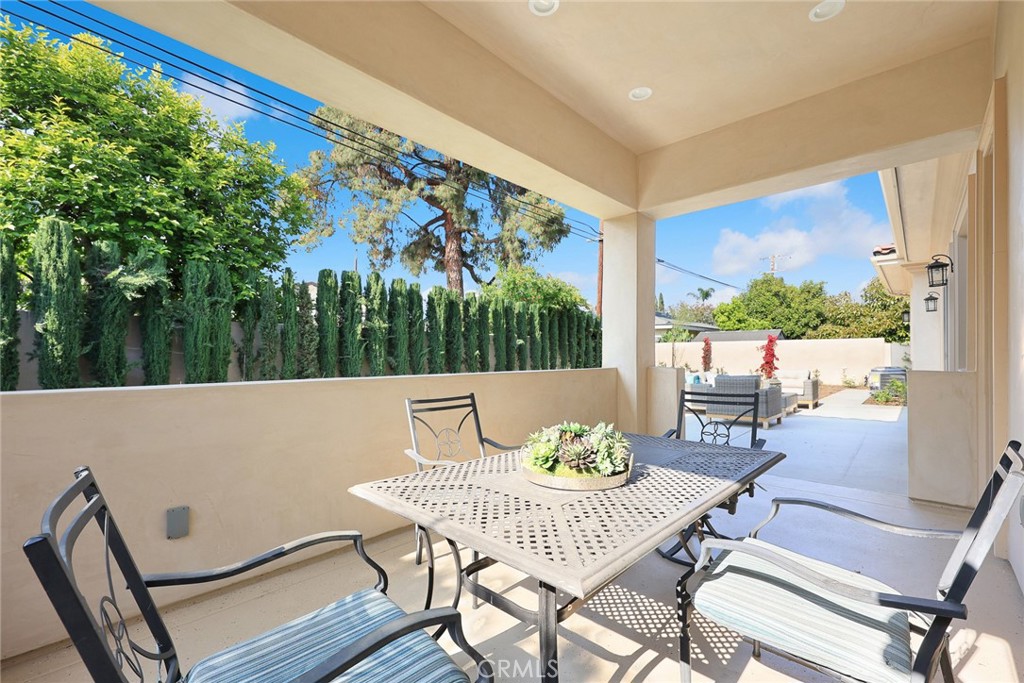 83 W Woodruff Avenue