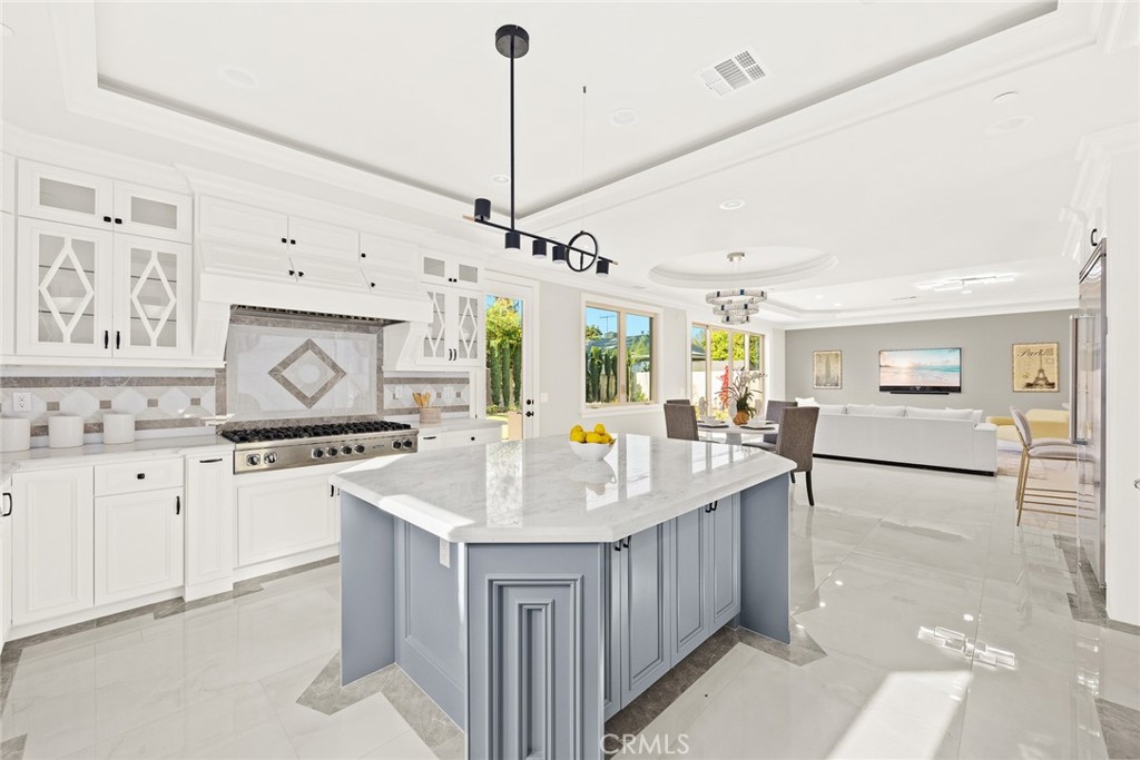 83 W Woodruff Avenue