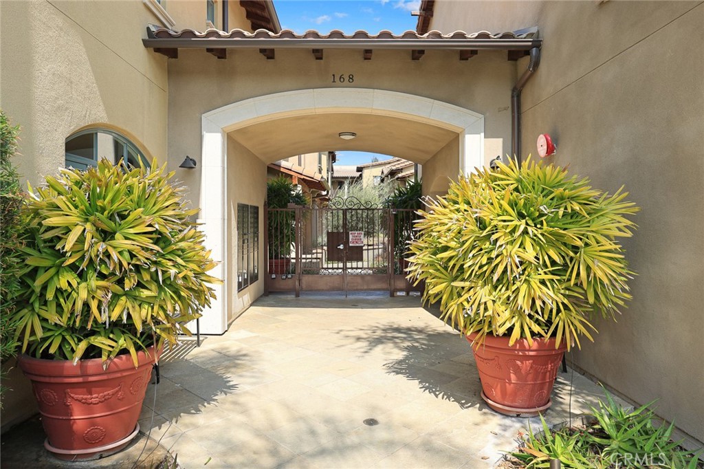 168 S Sierra Madre Boulevard 204