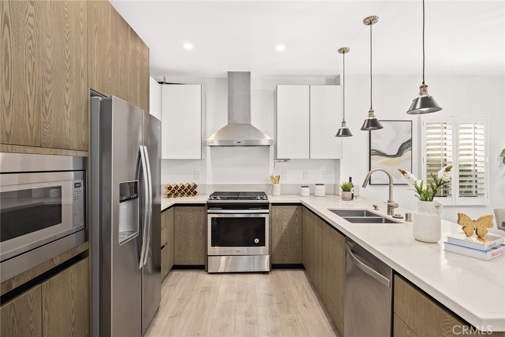 168 S Sierra Madre Boulevard 204