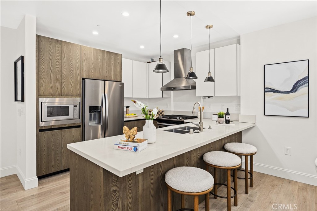 168 S Sierra Madre Boulevard 204