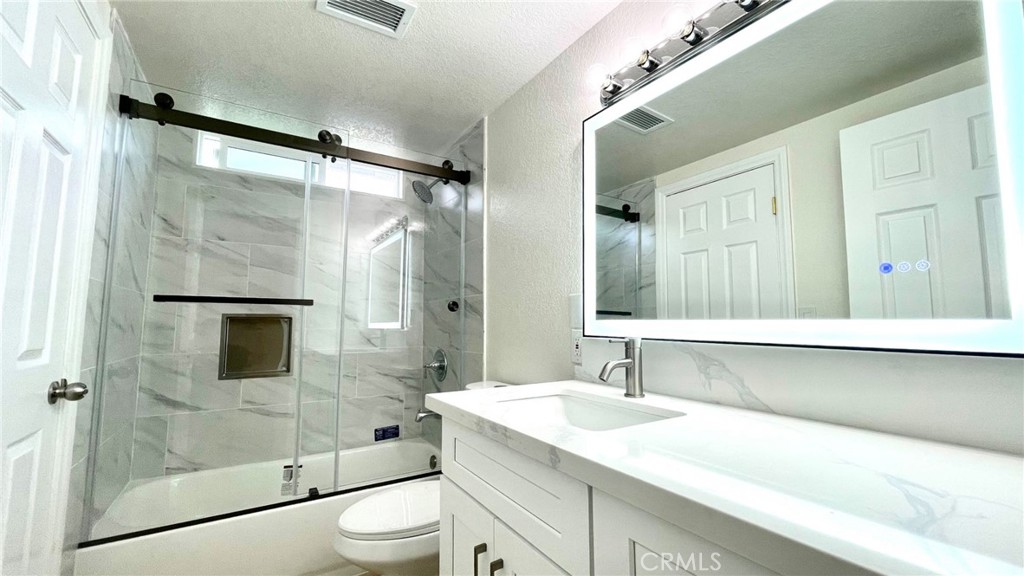 1325 N Fillmore Avenue