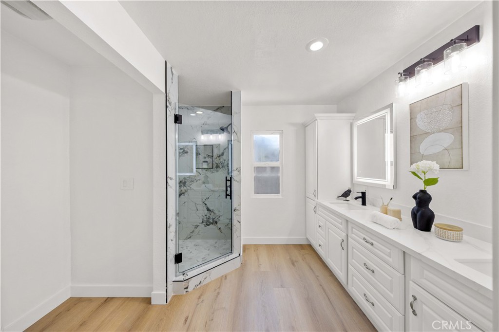 5062 Casa Loma Avenue