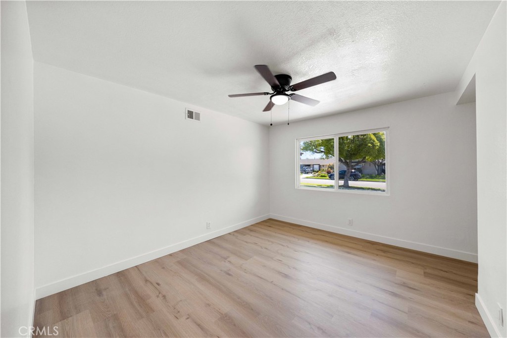 5062 Casa Loma Avenue