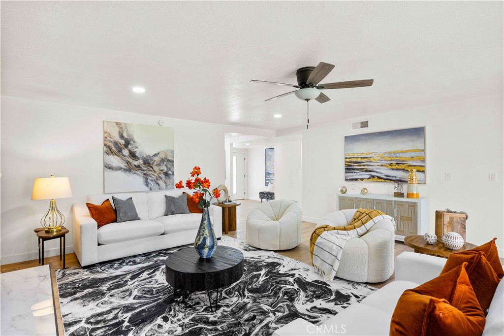 5062 Casa Loma Avenue