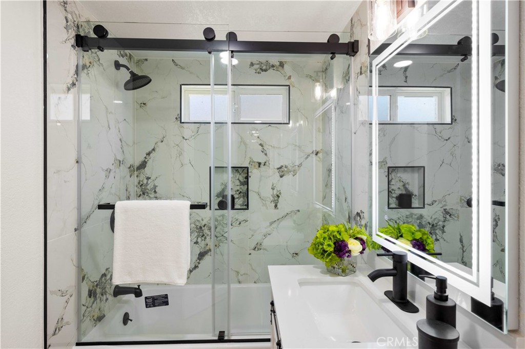 5062 Casa Loma Avenue