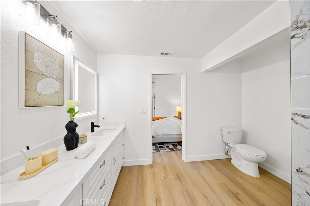 5062 Casa Loma Avenue