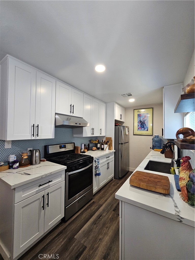 1255 S Valley Center Avenue