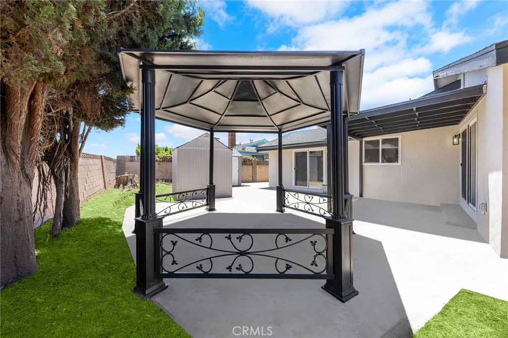 2621 N Ashwood Street