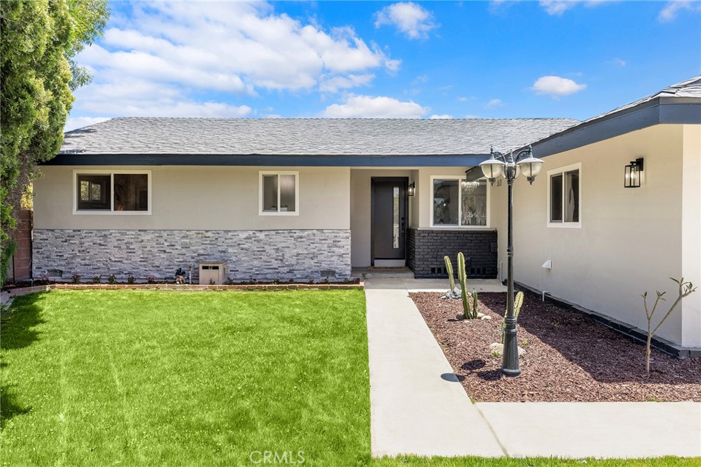 2621 N Ashwood Street