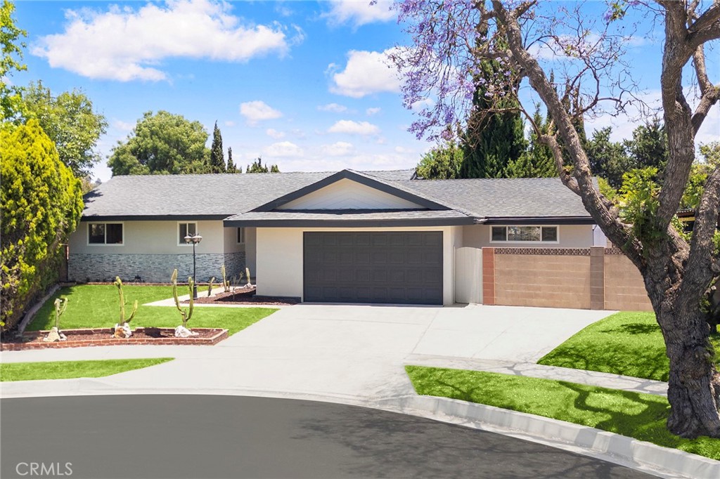 2621 N Ashwood Street