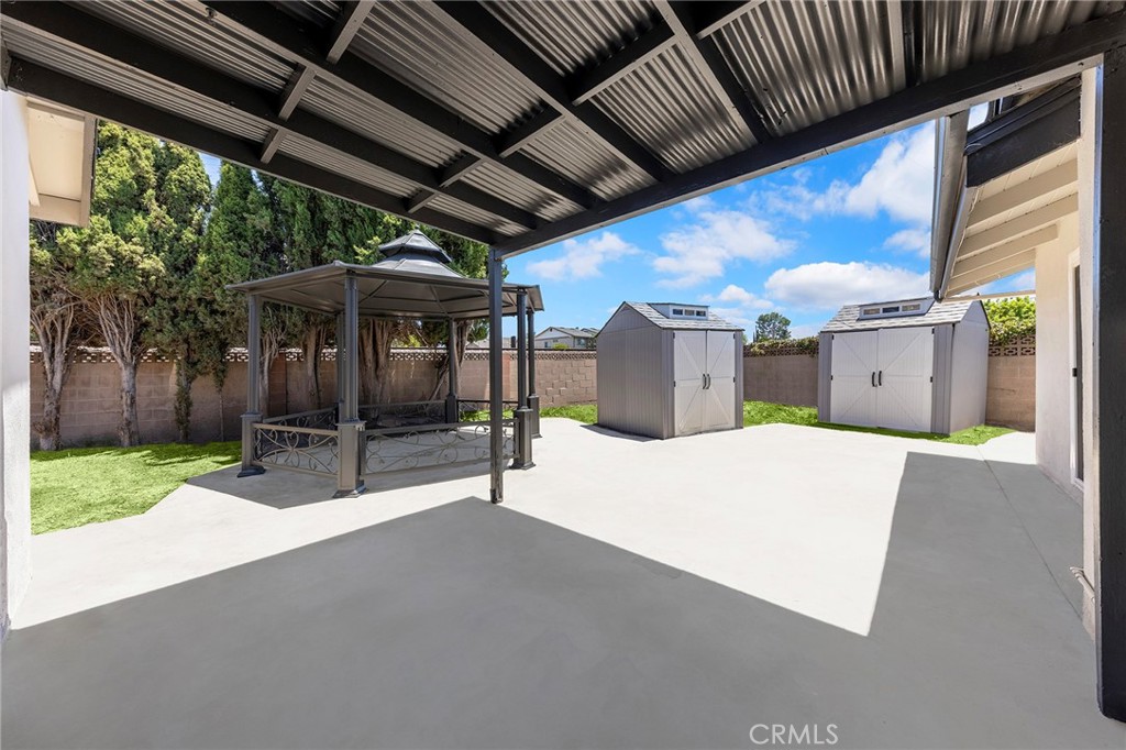 2621 N Ashwood Street