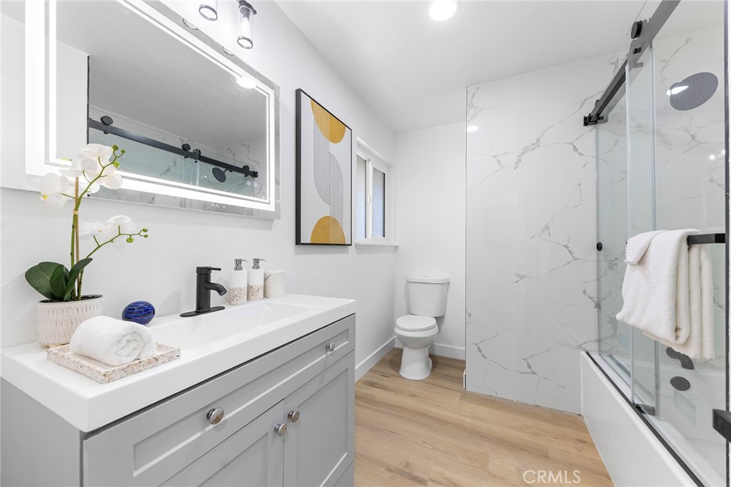 2621 N Ashwood Street