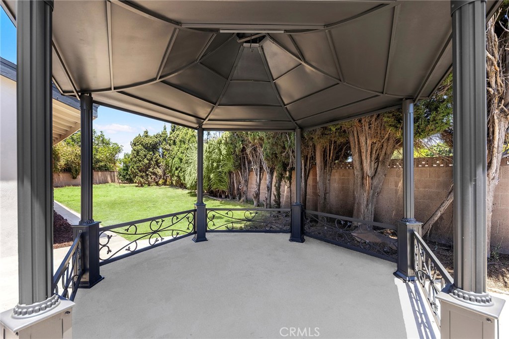 2621 N Ashwood Street