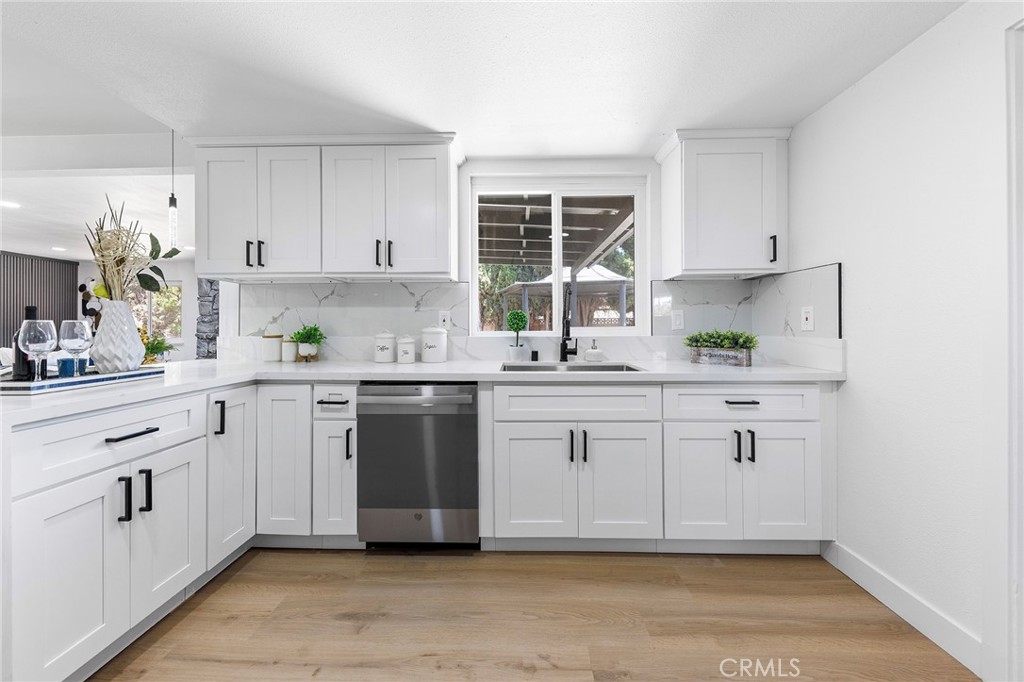 2621 N Ashwood Street