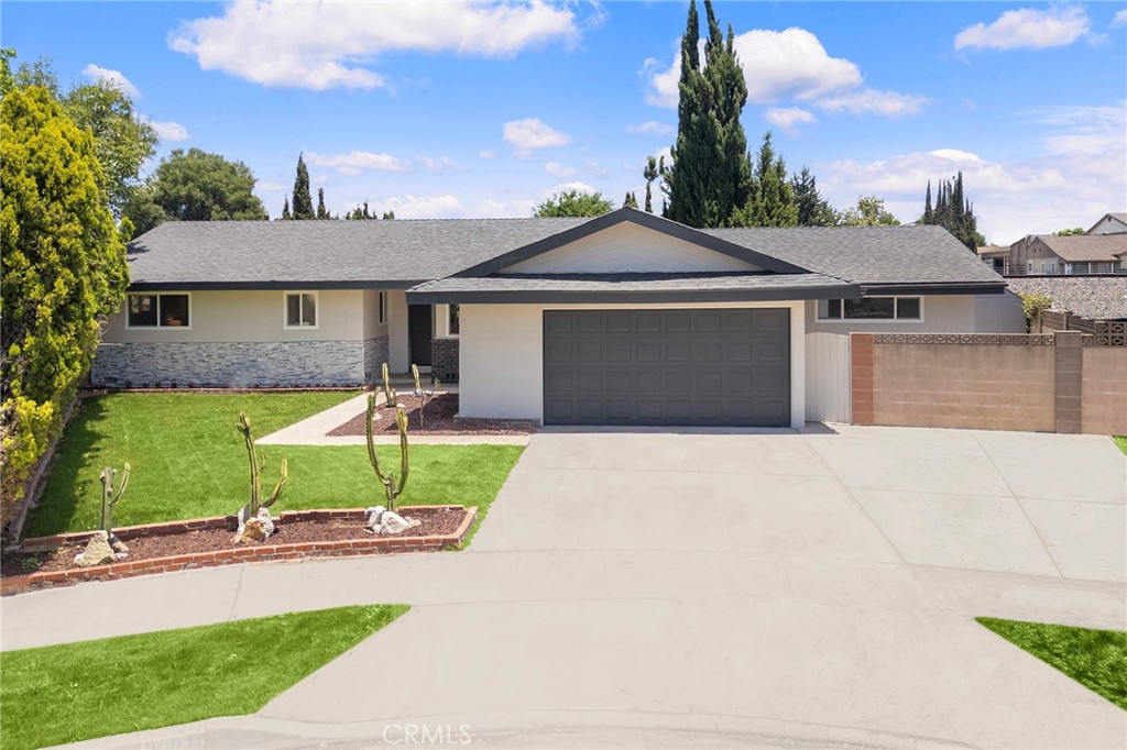 2621 N Ashwood Street