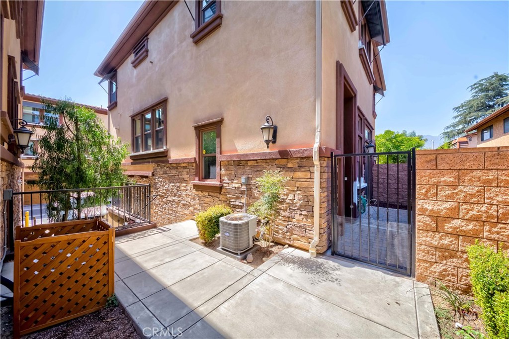 656 W Huntington Drive A-2