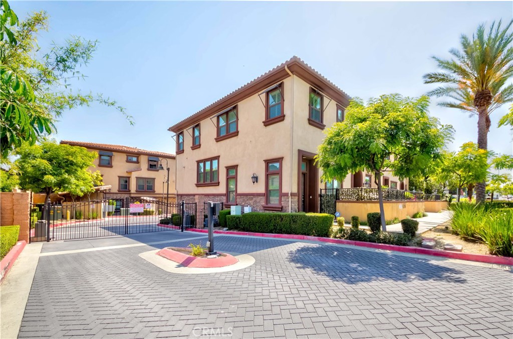 656 W Huntington Drive A-2