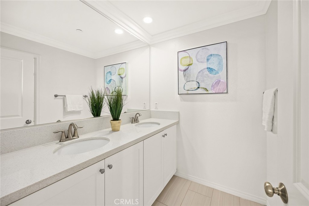 700 S Gladys Avenue C