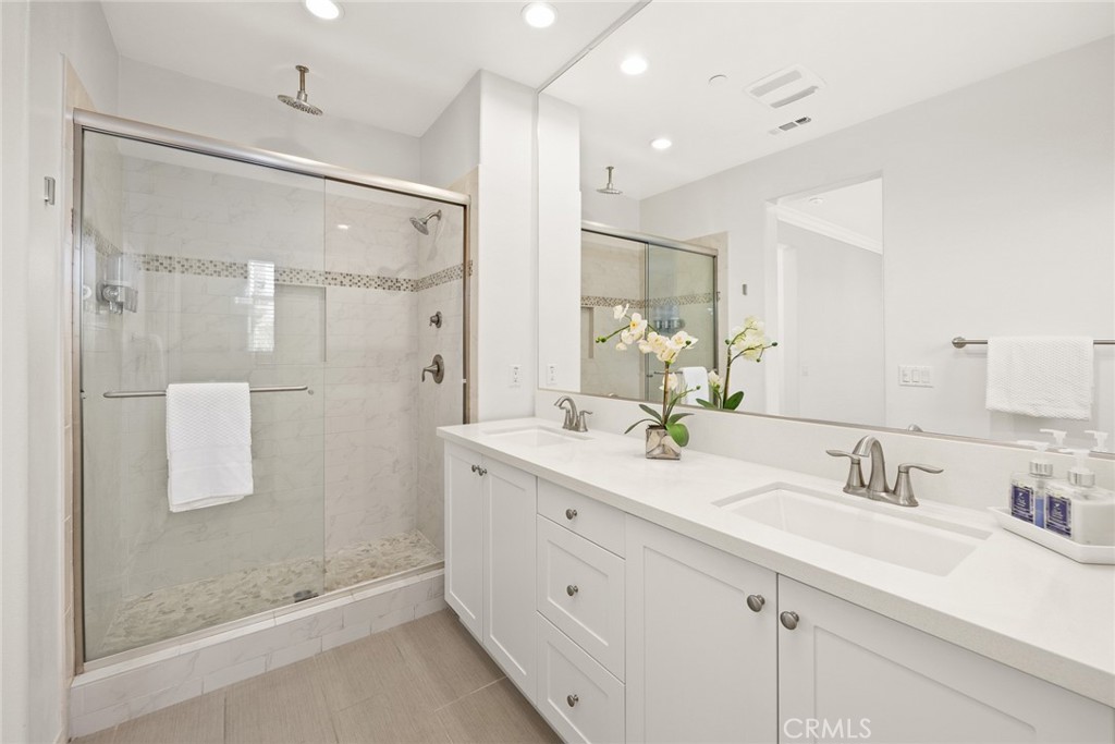 700 S Gladys Avenue C