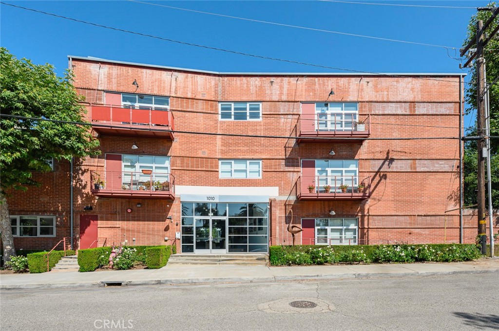 1010 Sycamore Avenue 204