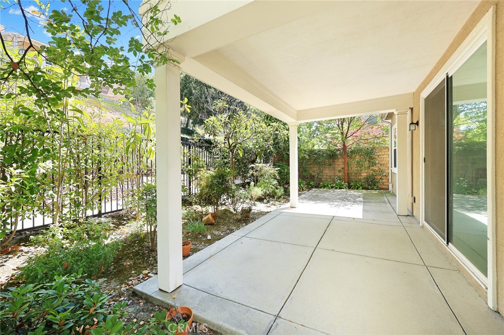 741 E Lemon Swirl Dr
