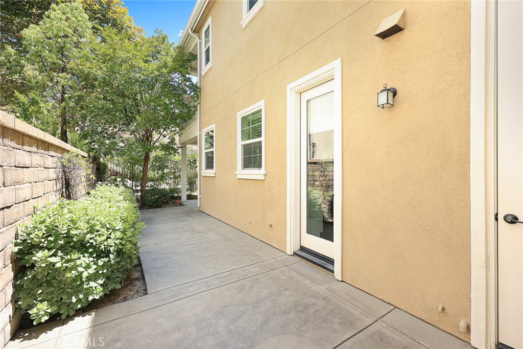 741 E Lemon Swirl Dr