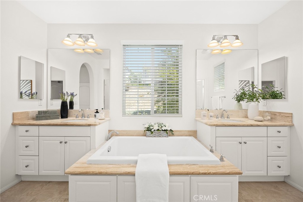 741 E Lemon Swirl Dr