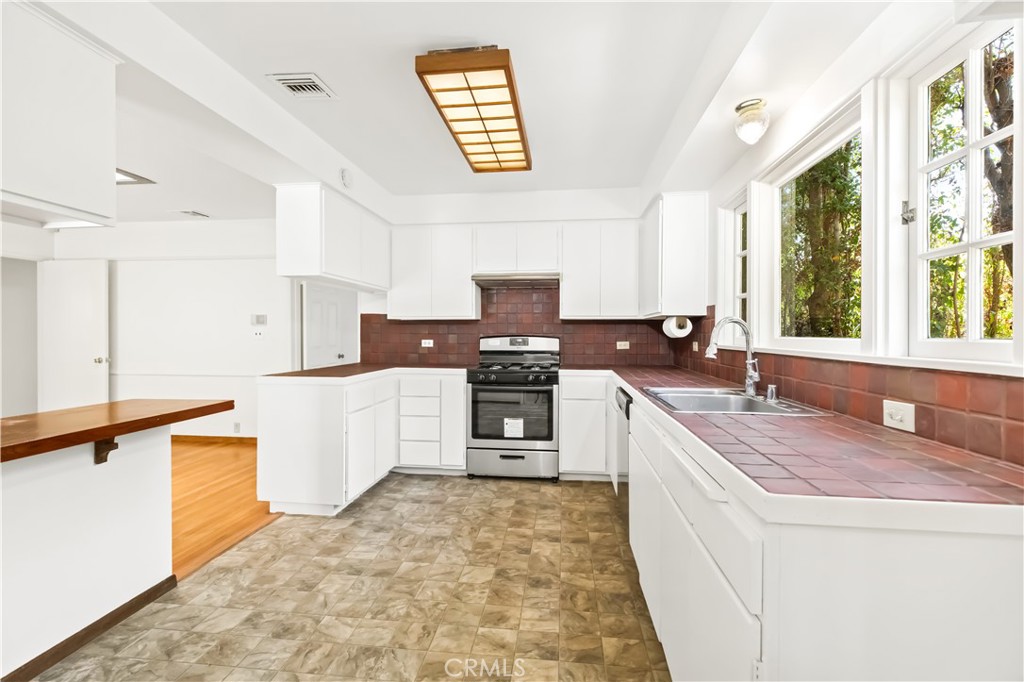 1937 San Gabriel Blvd