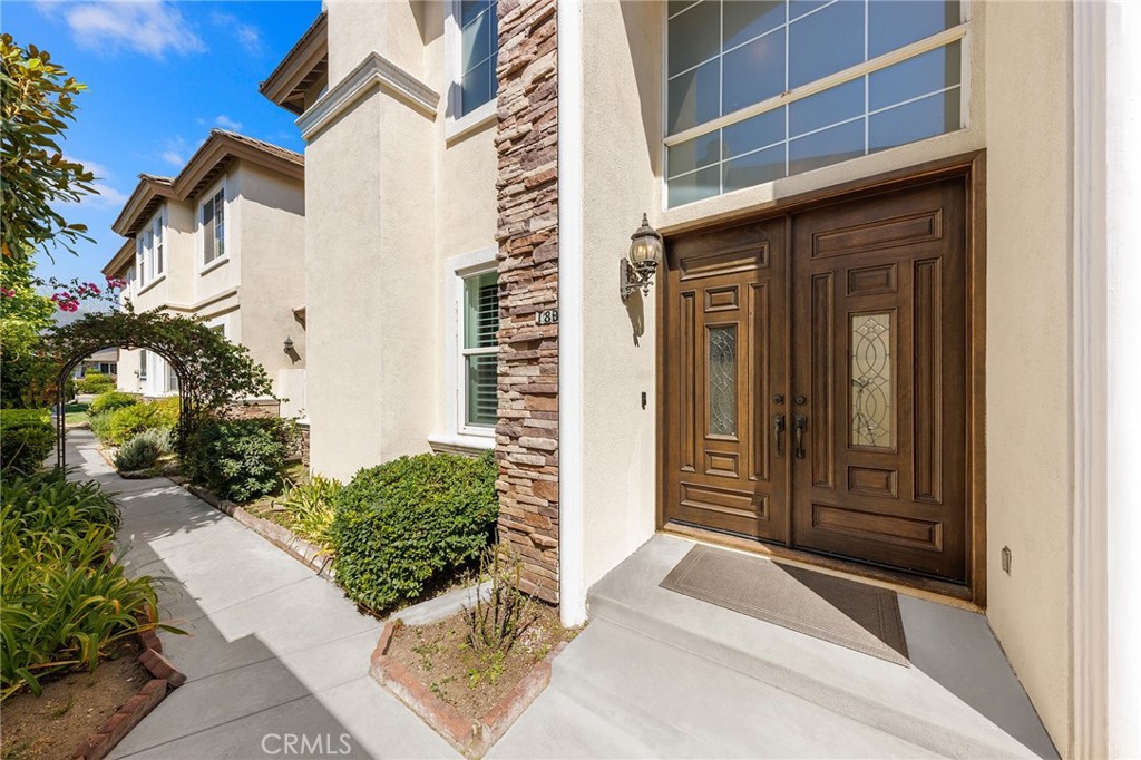 18 El Dorado Street B