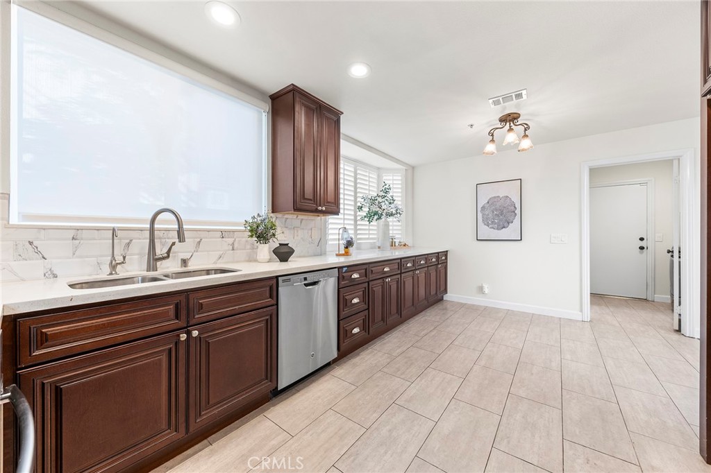 18 El Dorado Street B