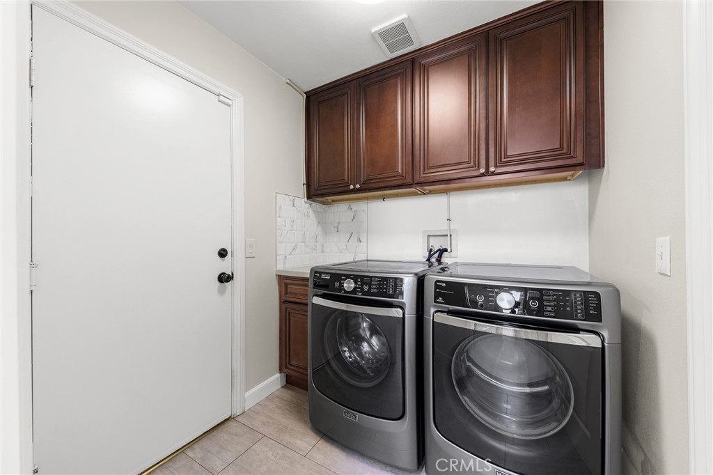 18 El Dorado Street B