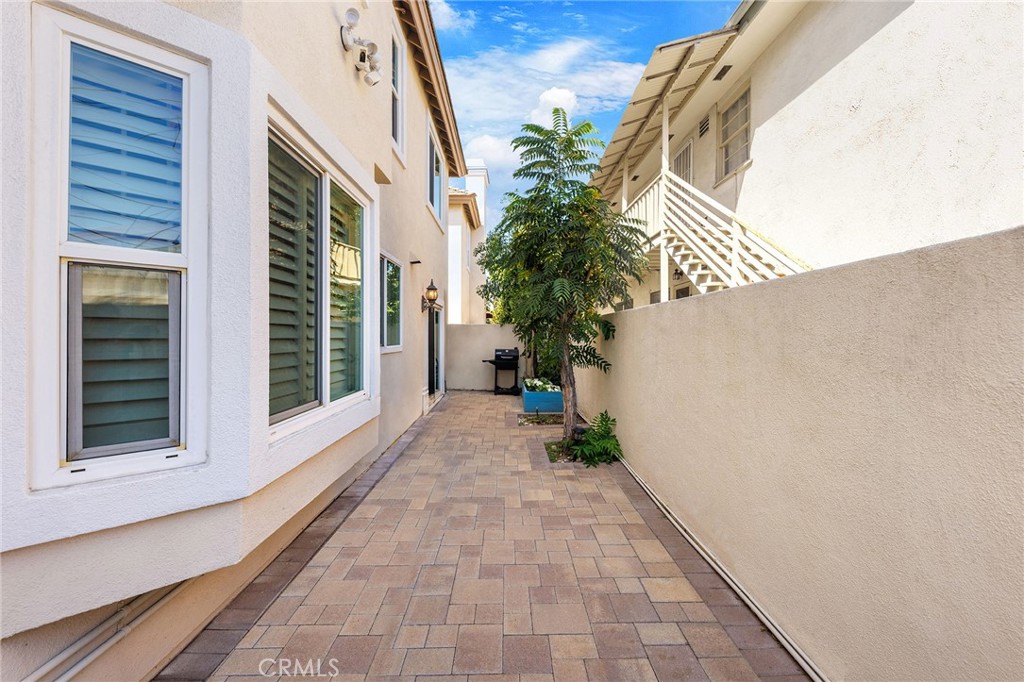 18 El Dorado Street B