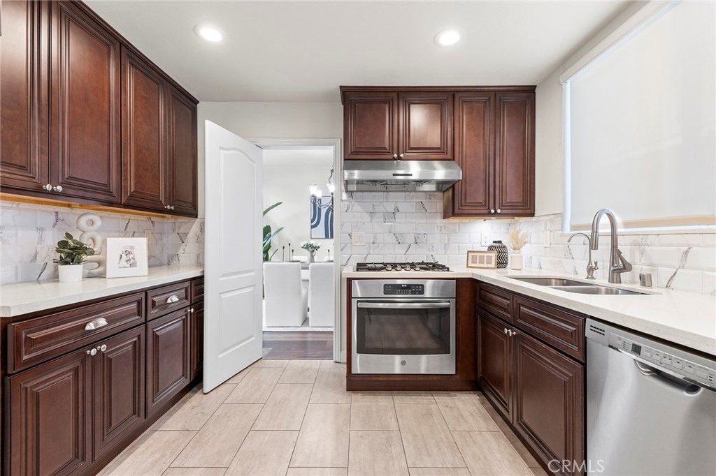 18 El Dorado Street B