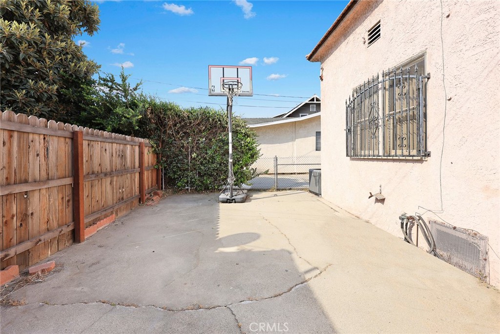 3405 Lexington Avenue