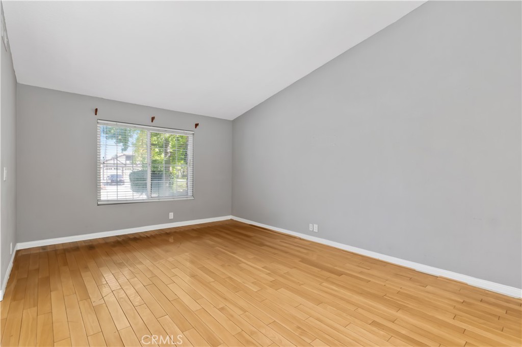 3421 Dolonita Avenue