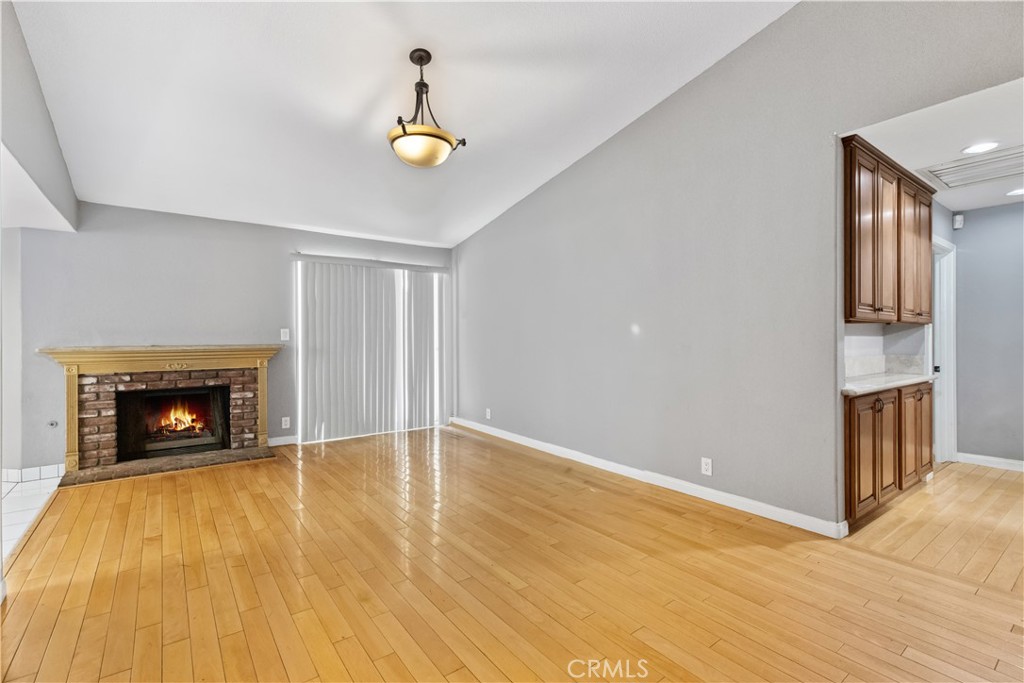 3421 Dolonita Avenue