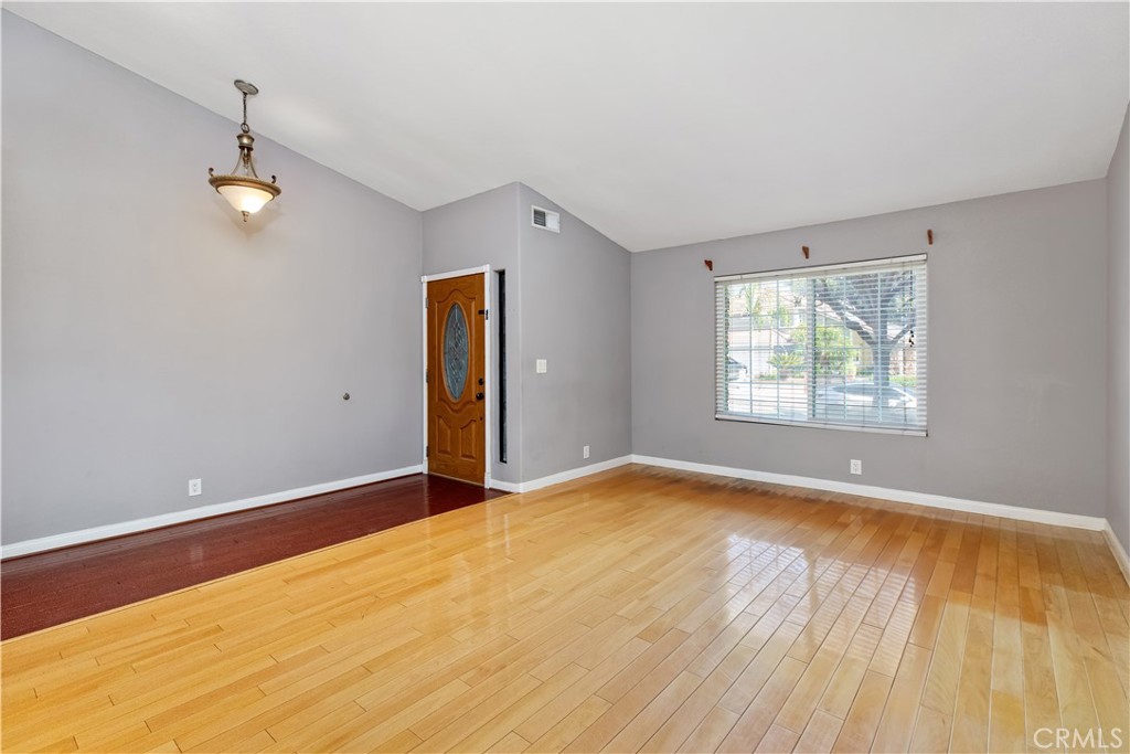 3421 Dolonita Avenue