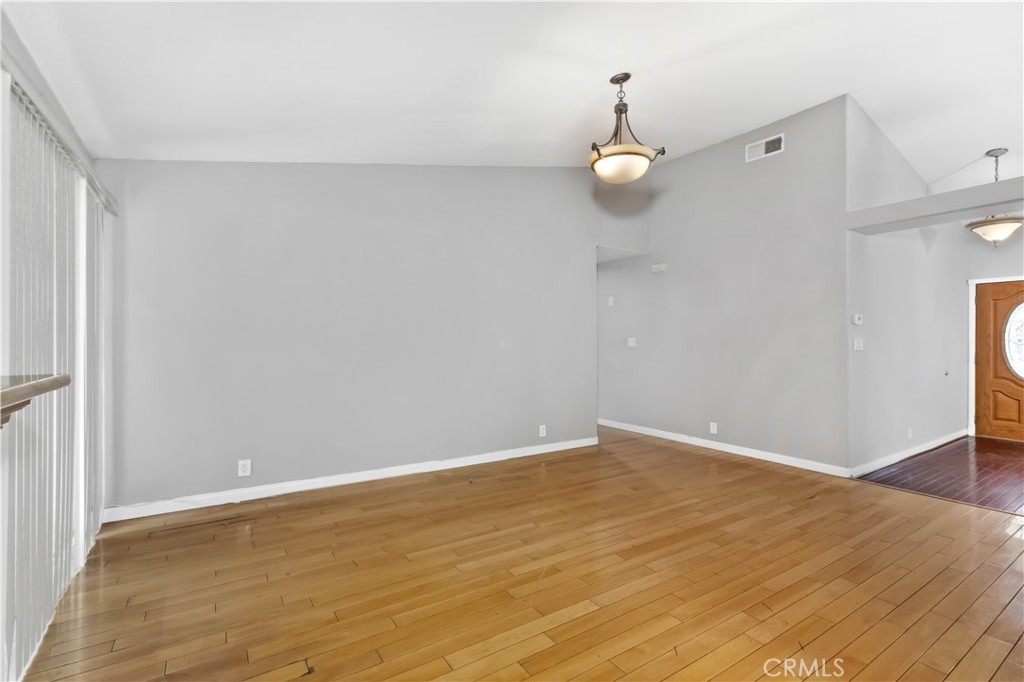 3421 Dolonita Avenue