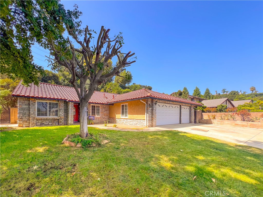 3421 Dolonita Avenue